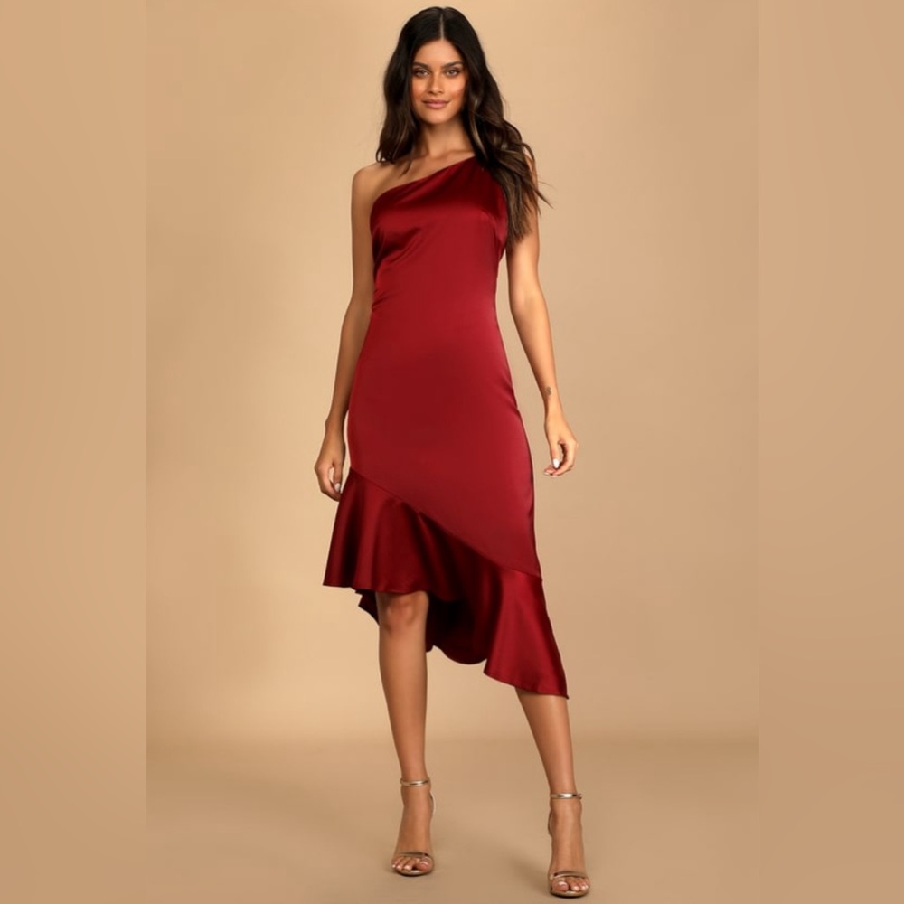 🌟2X HP🌟 NWT Sweet And Stylish Burgundy Satin One-Shoulder Midi Dress